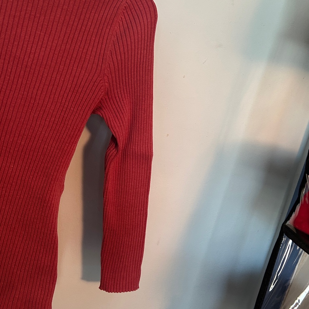 Mauve Ribbed V-Neck Sweater - Picture 4 of 5